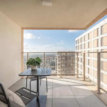 With Breathtaking Sea Views And Balcony オステンド