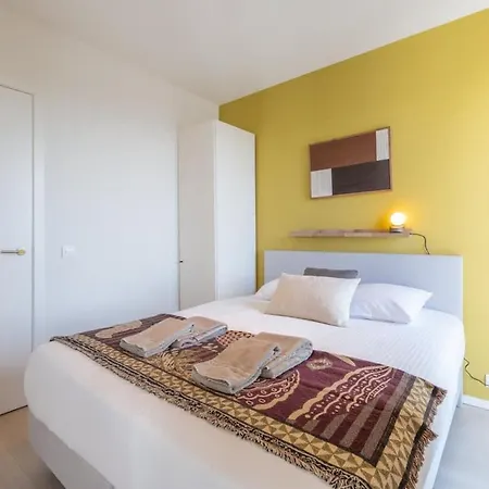 With Breathtaking Sea Views And Balcony オステンド
